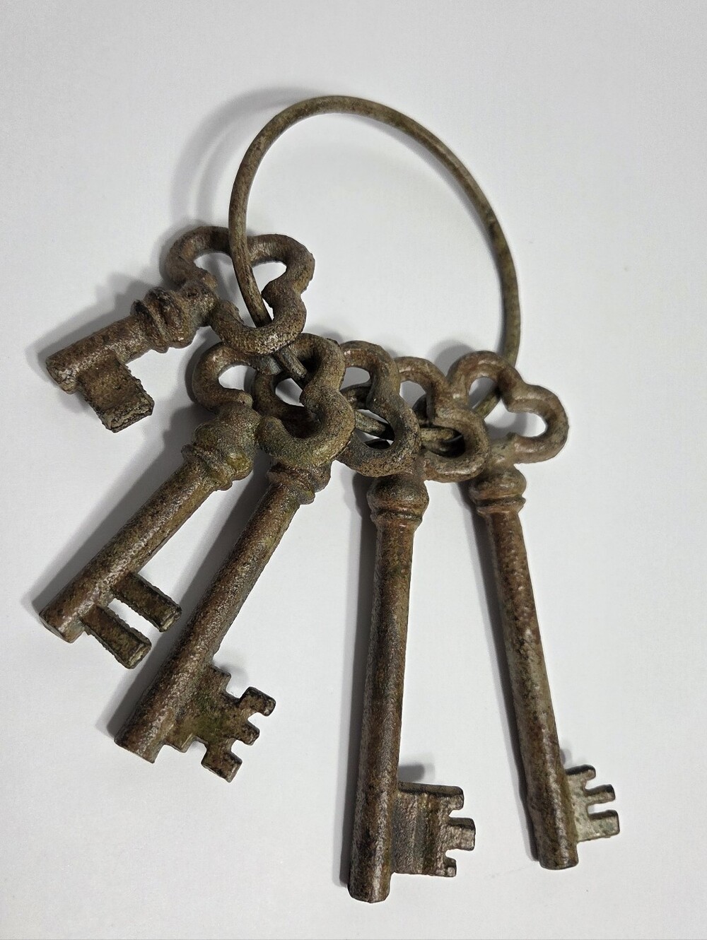 Antique-Style Iron Skeleton Keys Decor - Rustic Brown And Gold